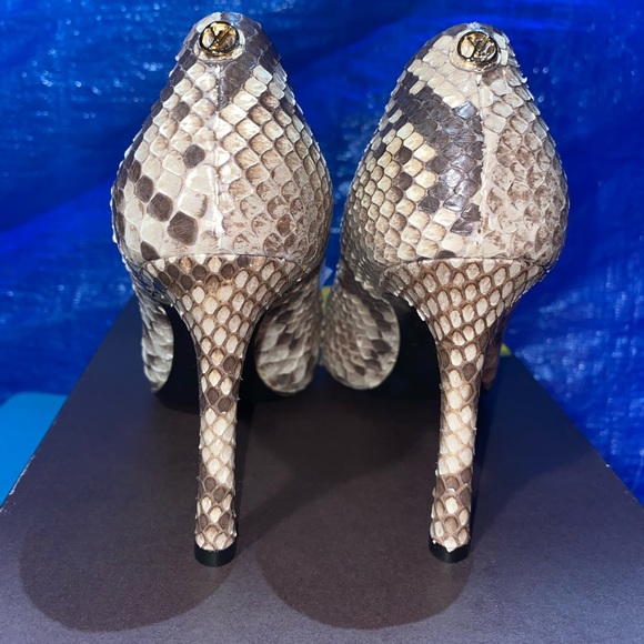 Louis Vuitton Python Rendez Vous Pump - Picture 3 of 8
